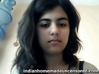 Desi babe showing her big tits