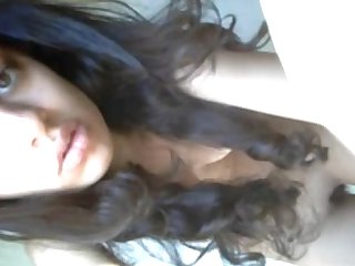 Sexy Indian Girl Records Herself Nude in shower